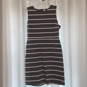 EUC Old Navy Sheath Dress in Gray & White Stripe